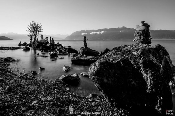 ©Christophe-Moratal_012_0573_1 Cairns au bord du Lac Léman, Pully. Suisse